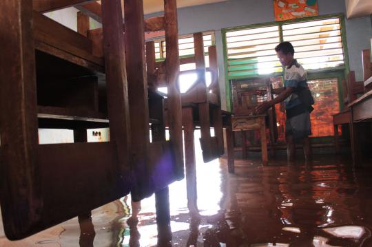 Kelas terendam banjir, MTS Negeri 13 diliburkan