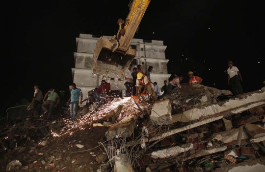 Bangunan permukiman di India runtuh, puluhan orang tewas