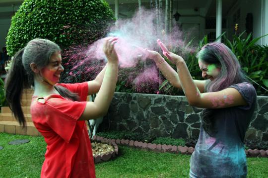 Puluhan warga India rayakan Festival Holi di Jakarta