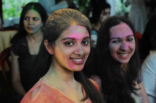 Puluhan warga India rayakan Festival Holi di Jakarta