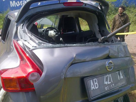 Mobil Nissan Juke maut dan Daihatsu Xenia yang hancur