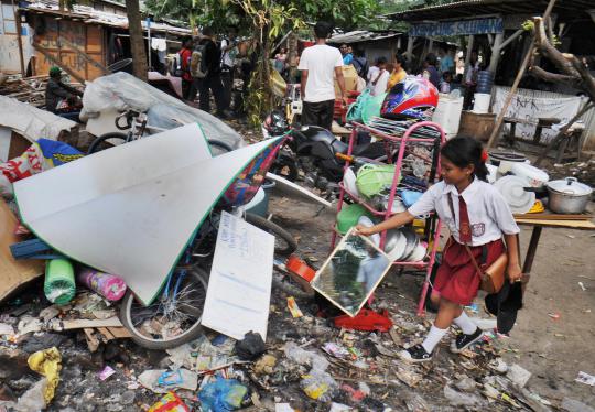 Satpol PP gusur bangunan kumuh di lahan KPK