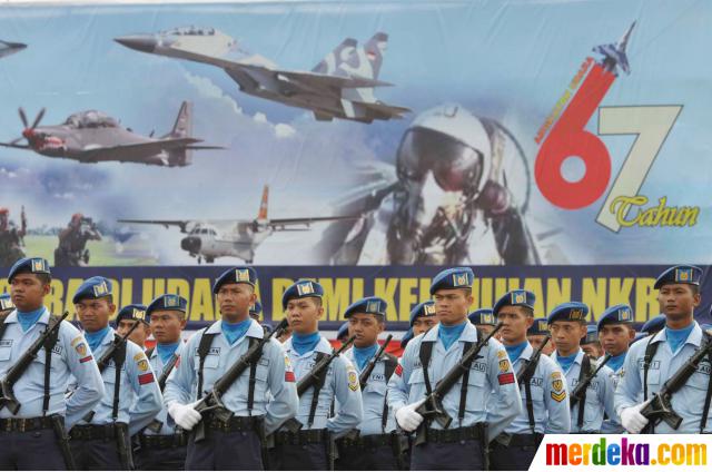 Foto : Atraksi "Elang Besi" meriahkan HUT TNI AU ke-67 