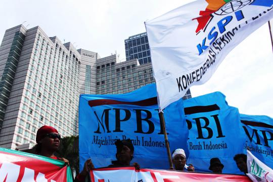 10.000 Buruh berunjuk rasa kepung Jakarta