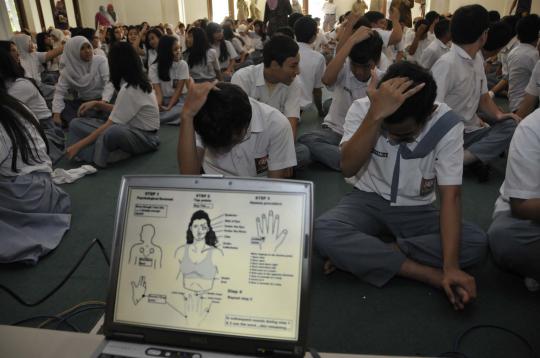 Jelang UN, ratusan siswa SMA ikuti terapi stres