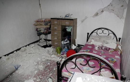 Kondisi korban dan ratusan rumah yang hancur pasca-gempa Iran