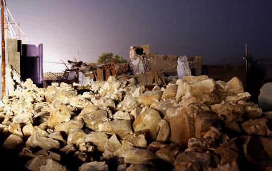 Kondisi korban dan ratusan rumah yang hancur pasca-gempa Iran