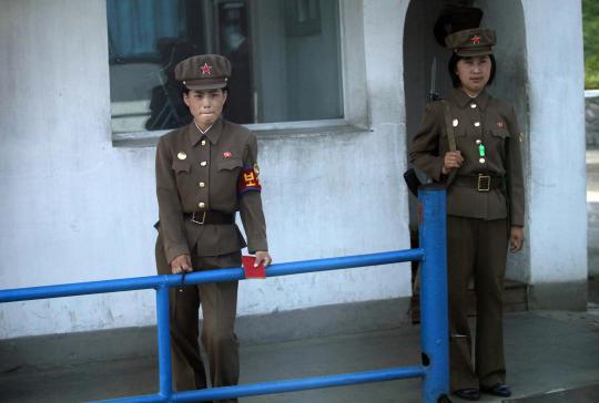Mengintip kegiatan para tentara wanita Korea Utara