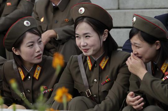 Mengintip kegiatan para tentara wanita Korea Utara