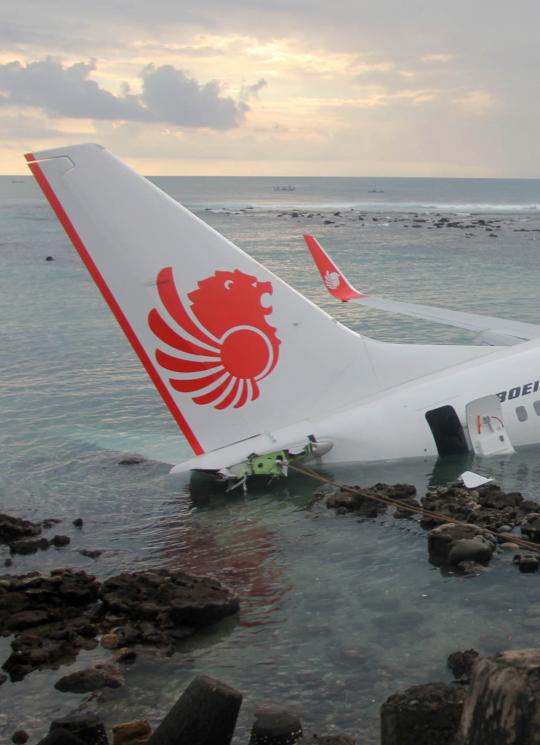 Suasana proses evakuasi korban kecelakaan pesawat Lion Air