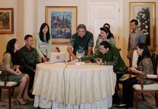SBY didampingi keluarga buat akun Twitter pertama