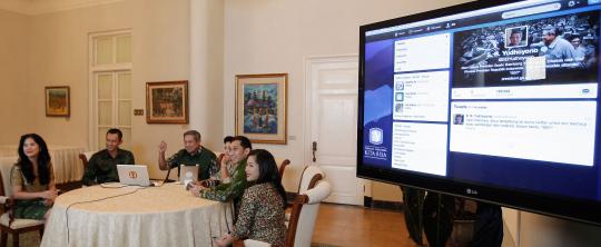 SBY didampingi keluarga buat akun Twitter pertama