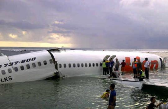 Lion Air yang terbelah mulai dipotong-potong