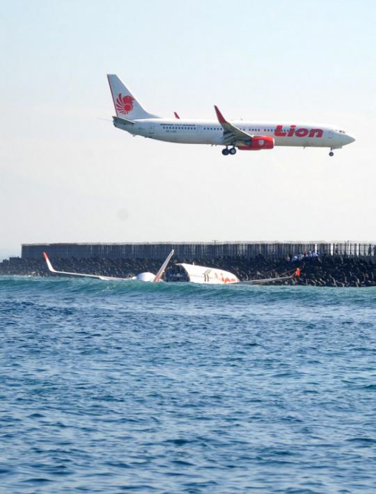 Lion Air yang terbelah mulai dipotong-potong