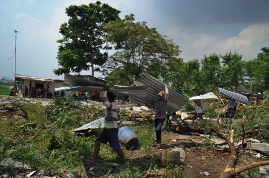 Ratusan warga tetap bertahan di pinggiran Waduk Pluit