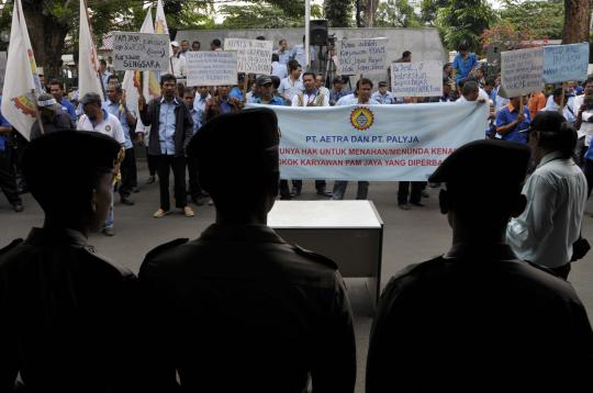 Ratusan karyawan PDAM tuntut kenaikan gaji pokok