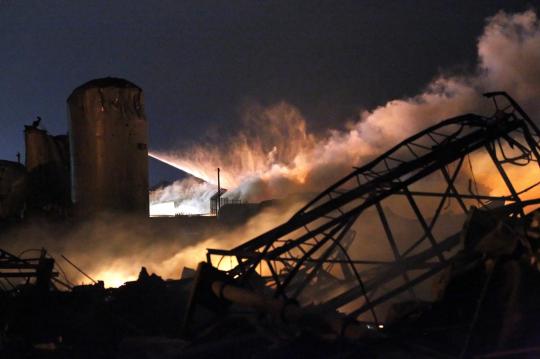 60 Orang tewas & ratusan luka dalam kebakaran di pabrik pupuk
