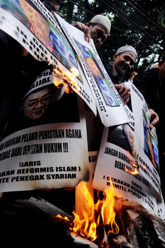 Gerakan Reformasi Islam bakar foto-foto Eyang Subur