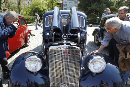 Pameran mobil antik dalam 'Retromobil on the wine road 2013'