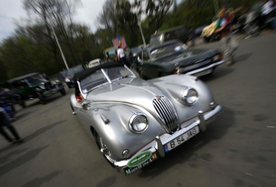 Pameran mobil antik dalam 'Retromobil on the wine road 2013'