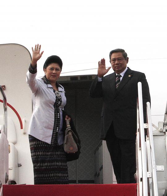 SBY dan Ibu Ani bertolak ke Singapura