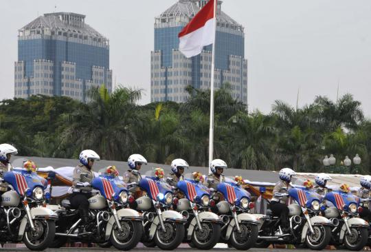 Aksi prajurit wanita TNI-Polri di apel gabungan HUT Kartini