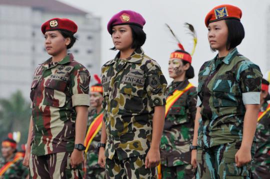 Atraksi beladiri prajurit cantik TNI di HUT Kartini