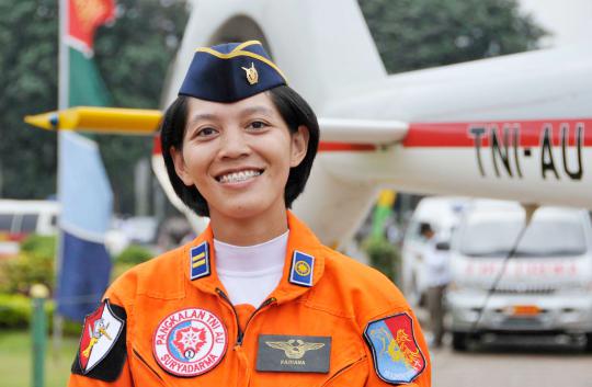 Usai apel, para prajurit cantik TNI berfoto bersama