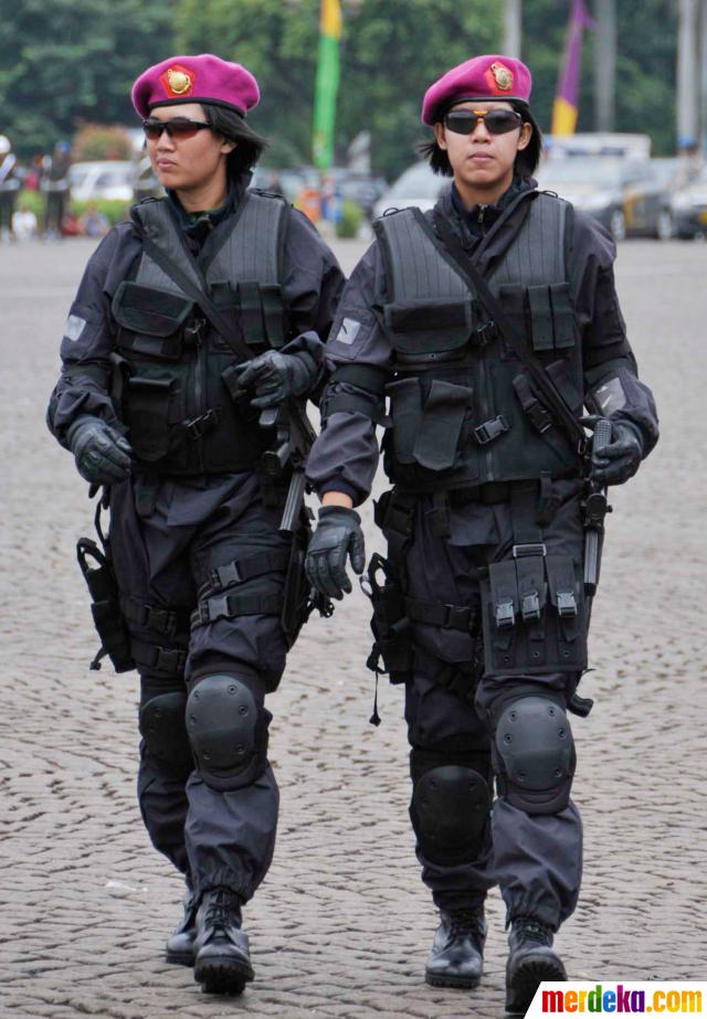 Foto : Usai apel, para prajurit cantik TNI berfoto bersama 