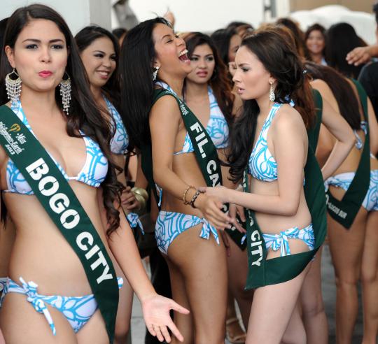 Kontestan ratu kecantikan Filipina 2013 tampil berbikini