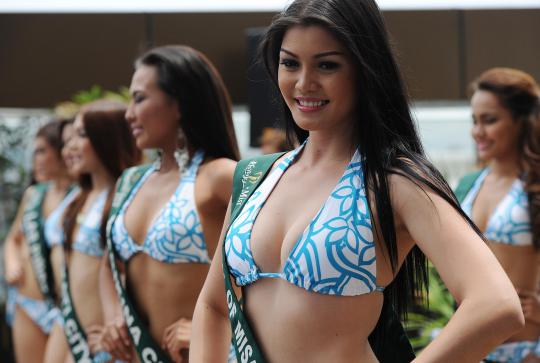 Kontestan ratu kecantikan Filipina 2013 tampil berbikini