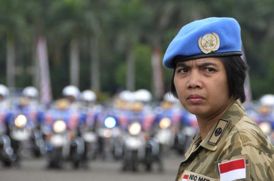 Aksi prajurit cantik TNI di HUT Kartini (2)