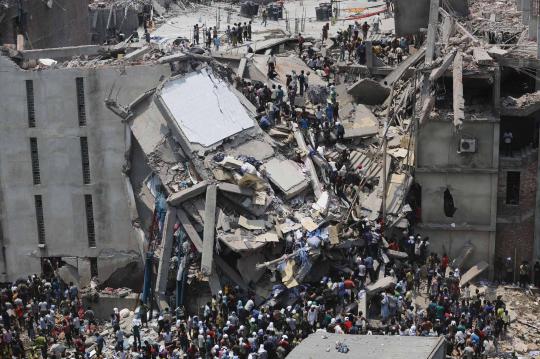 Bangunan 8 lantai runtuh, 70 orang tewas & ratusan luka-luka