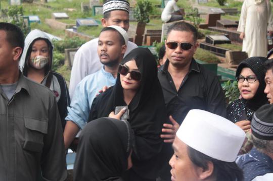 Sejumlah selebritis hadiri pemakaman Ustaz Jeffry