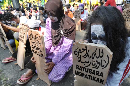 Ratusan warga Batang kirim nisan kuburan ke Kemenko Perekonomian