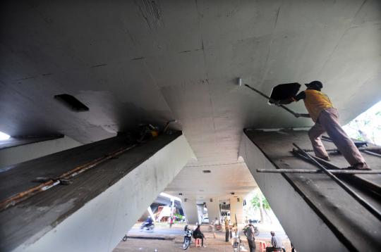 Jembatan layang Semanggi dipercantik