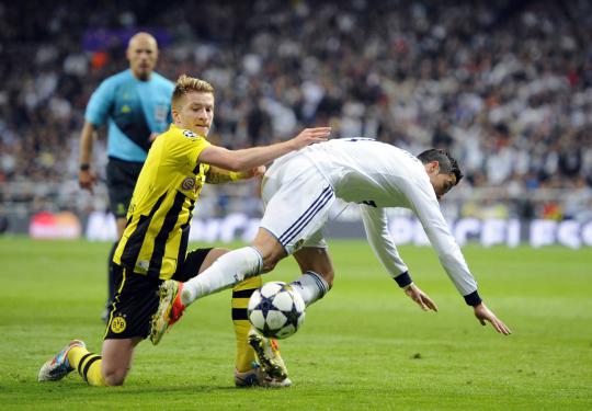 Aksi main kasar laga Real Madrid vs Borussia Dortmund 
