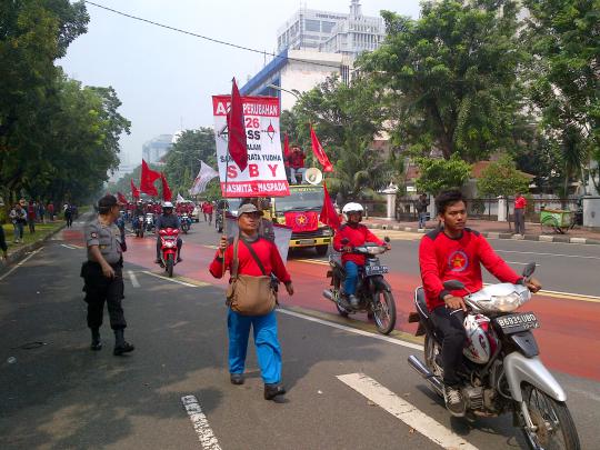 Ribuan buruh FSPOI tiba di depan Istana Negara