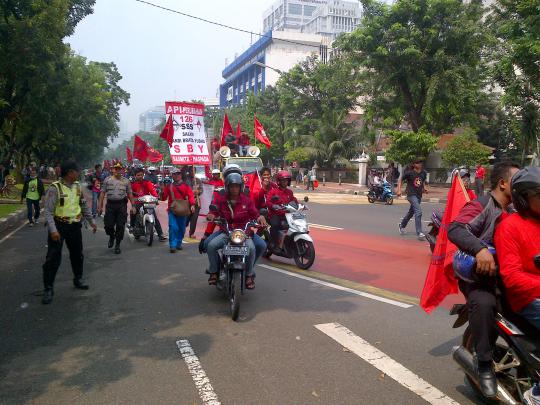 Ribuan buruh FSPOI tiba di depan Istana Negara