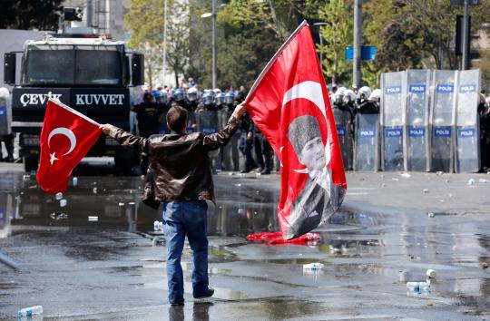 Peringatan May Day di Turki diwarnai aksi bentrok