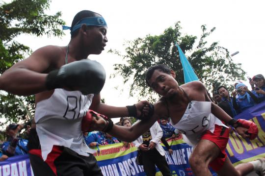 Aksi May Day, buruh joget poco-poco di depan Istana Presiden