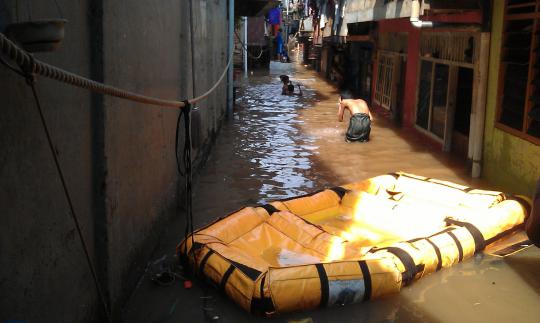 Kawasan Kampung Pulo terendam banjir 1 meter lebih