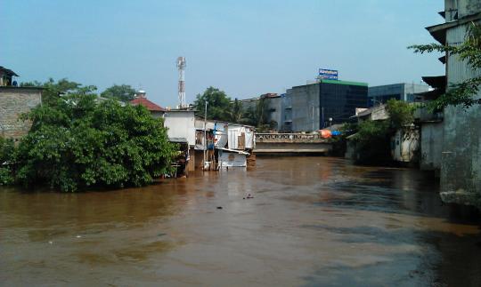 Kawasan Kampung Pulo terendam banjir 1 meter lebih