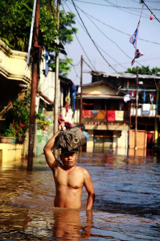Banjir kiriman rendam Kampung Melayu