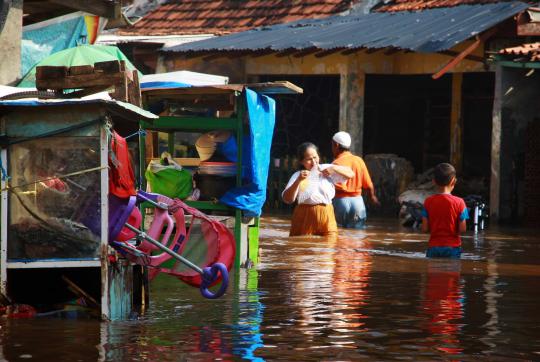 Banjir kiriman rendam Kampung Melayu