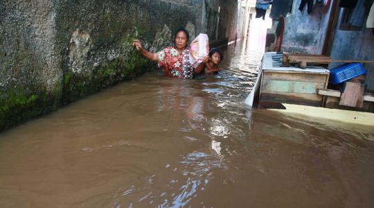 Banjir kiriman rendam Kampung Melayu