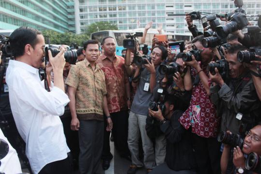 Jokowi mendadak jadi fotografer