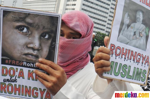 Foto : Aksi Solidaritas Rohingya, massa FUI bakar bendera ...