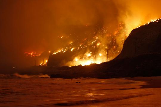 Kebakaran hutan California makin meluas