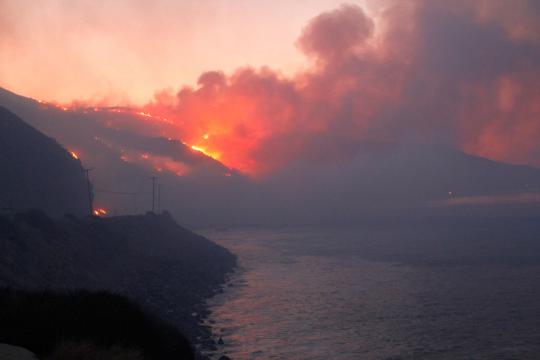 Kebakaran hutan California makin meluas